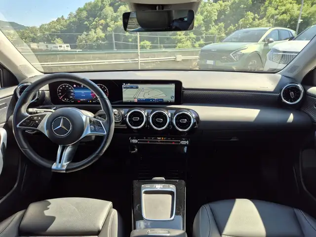 Mercedes-Benz A view 8