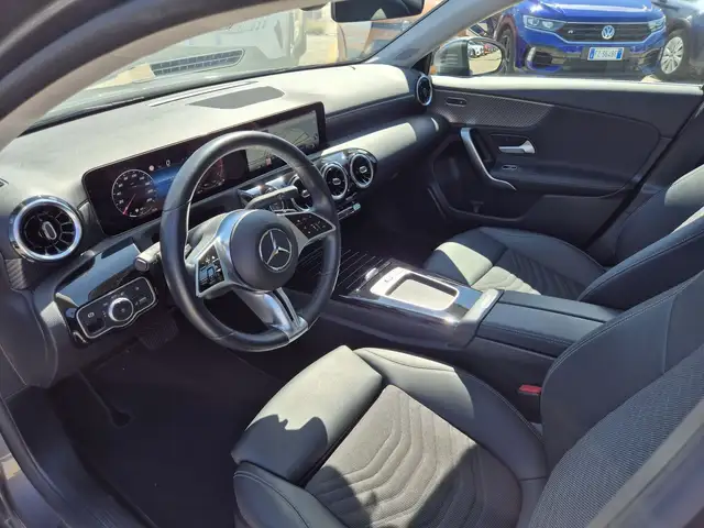 Mercedes-Benz A view 6