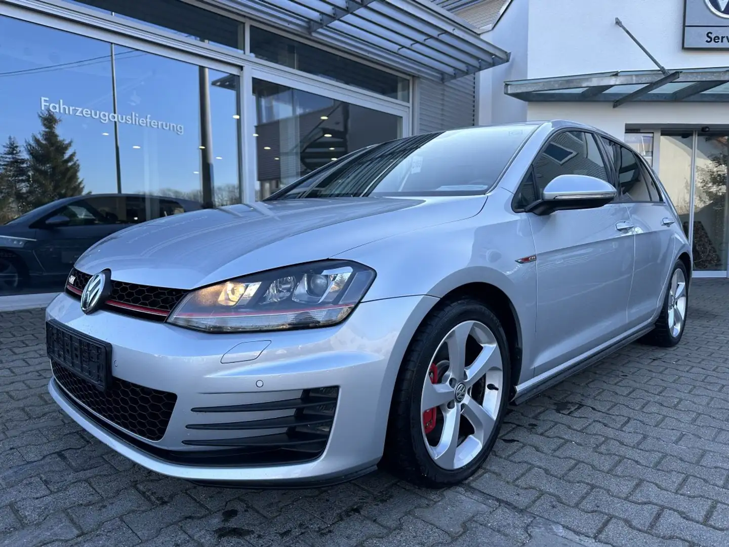 Volkswagen Golf GTI DSG PERFORMANCE*XENON*NAVI*PDC Silber - 2