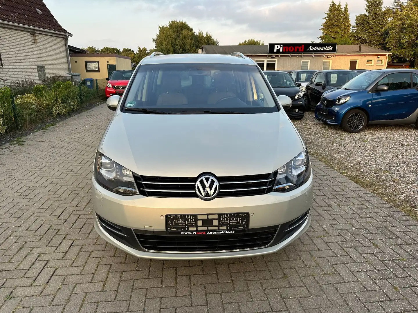 Volkswagen Sharan Highline BMT XENON-NAVI-KAM-MEMORY-PDC Silber - 2