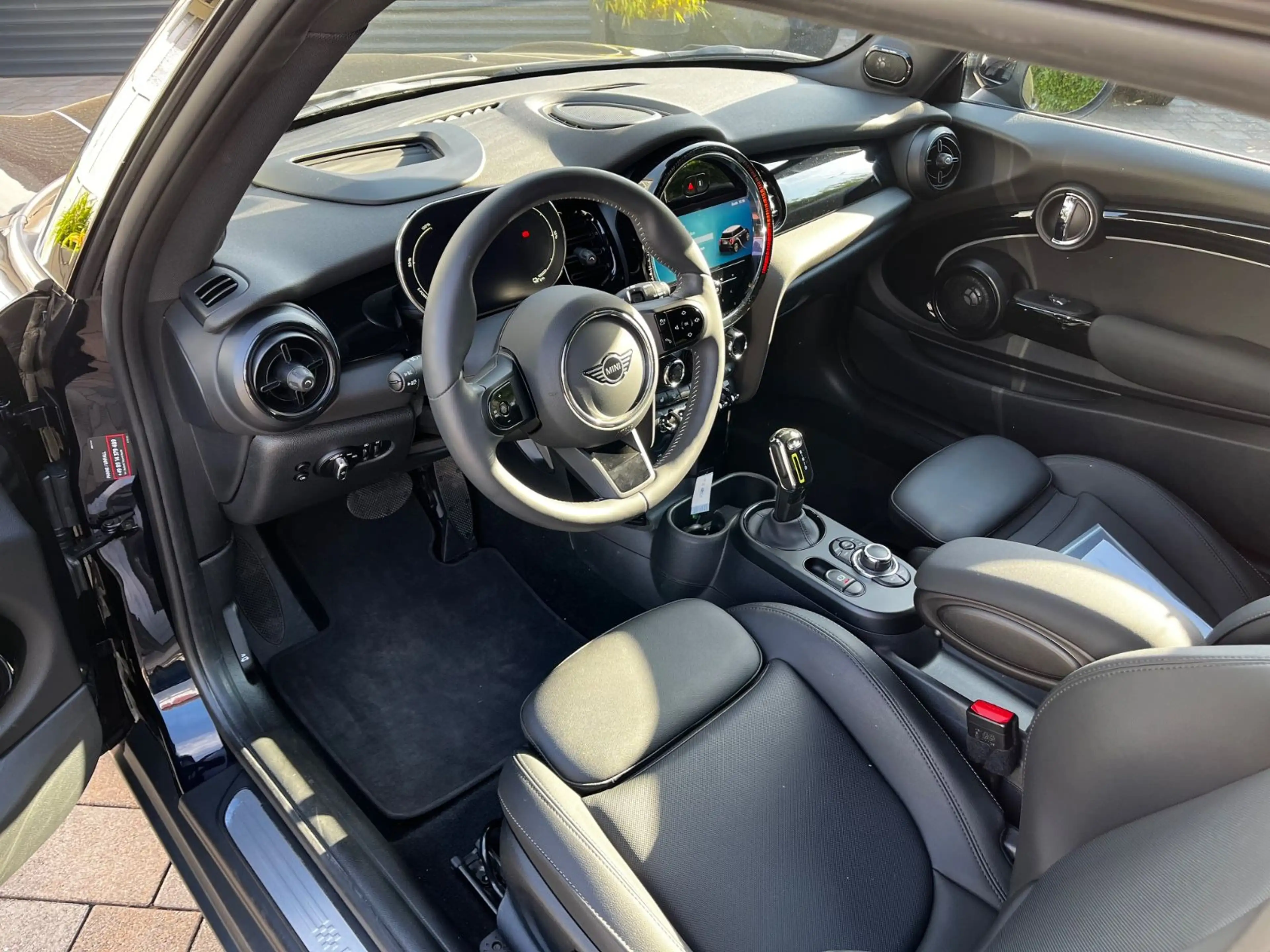 MINI Cooper SE Pano HUD H/K Navi LED Kam 17 — photo 10
