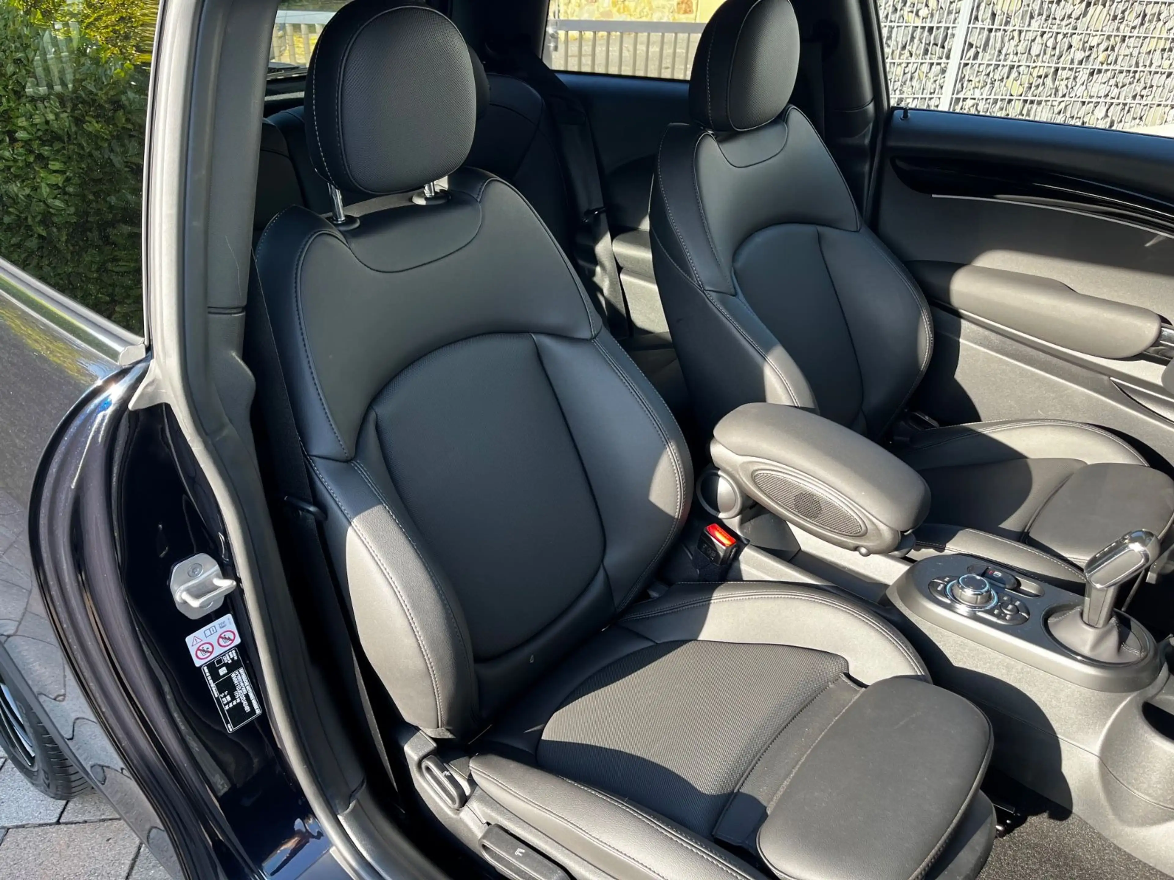 MINI Cooper SE Pano HUD H/K Navi LED Kam 17 — photo 12