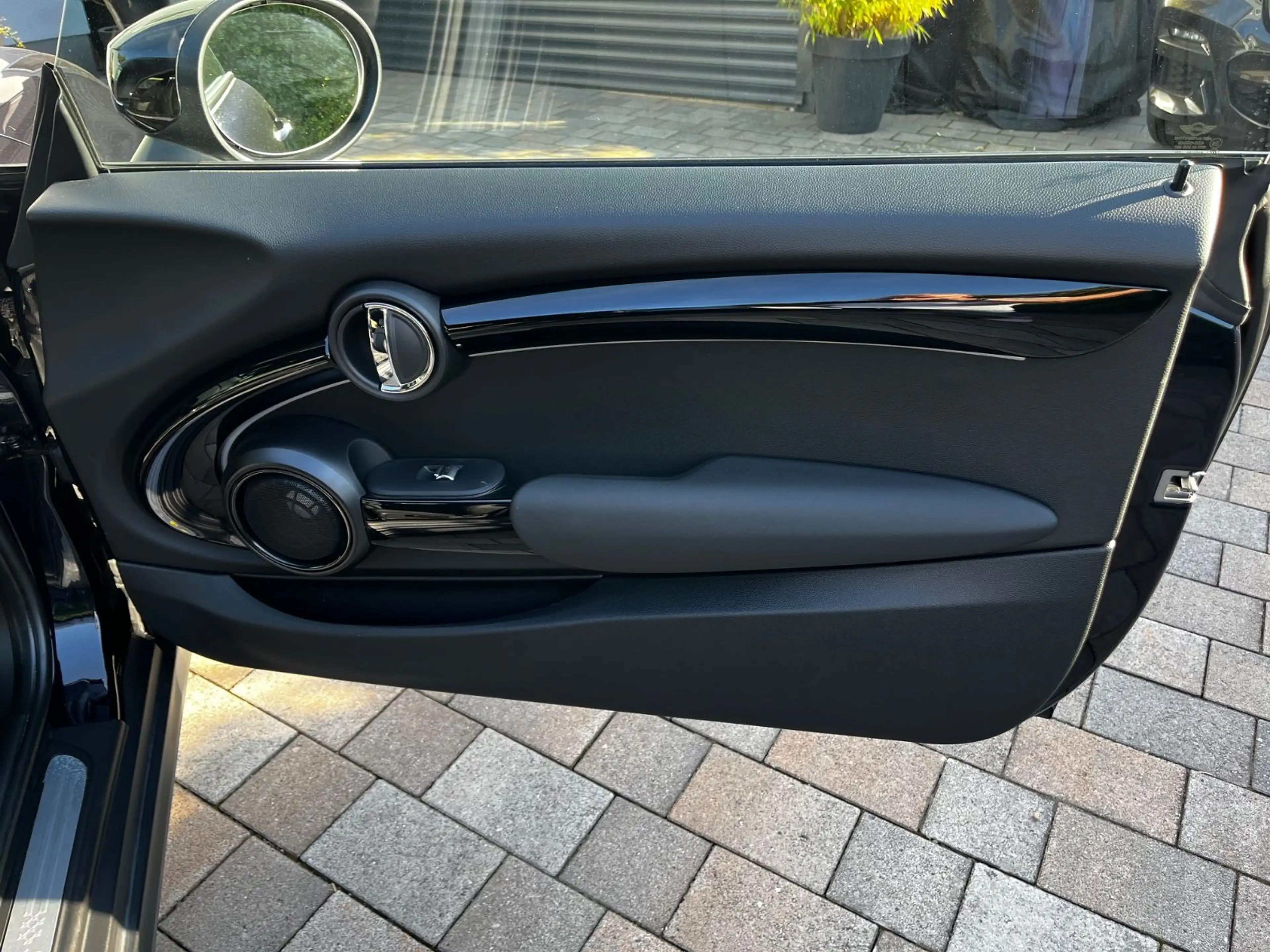 MINI Cooper SE Pano HUD H/K Navi LED Kam 17 — photo 15