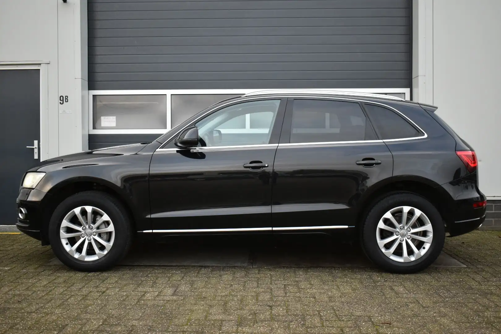 Audi Q5 2.0 TFSI quattro Pro Line Schwarz - 2