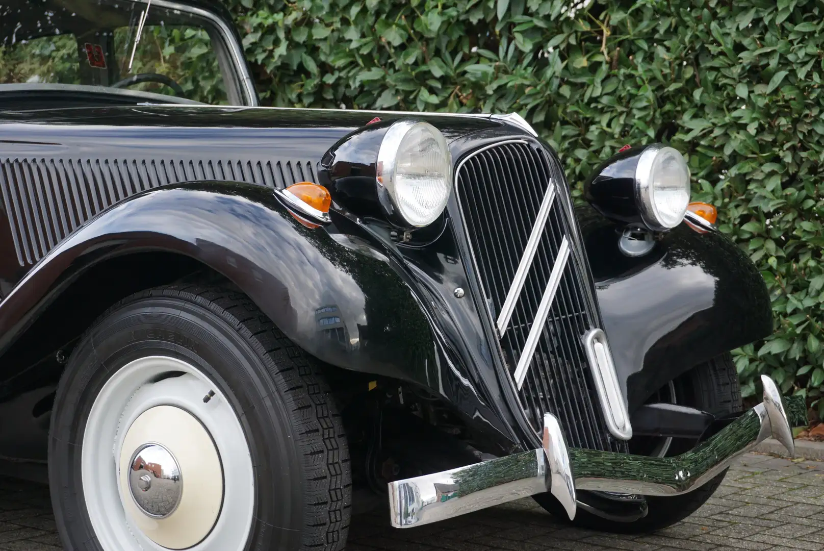 Oldtimer Citroen 11 CV B Traction Avant Radmodell GangsterLimousine Schwarz - 2