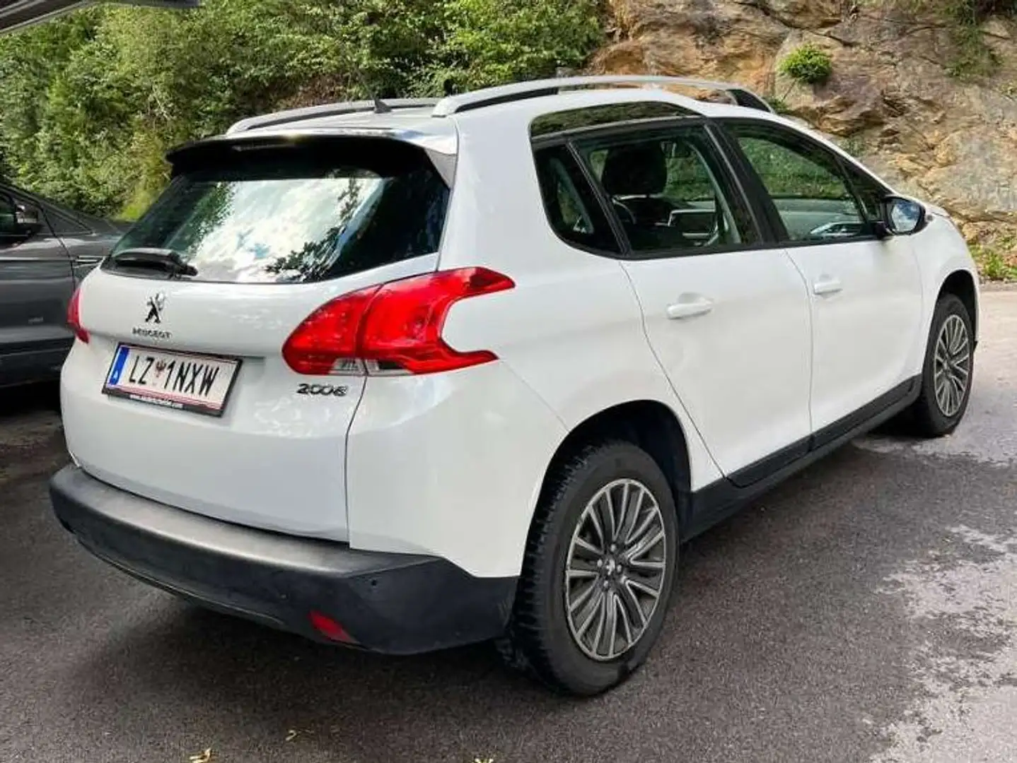 Peugeot 2008 2008 1,6 e-HDi 92 FAP Access Access Weiß - 2