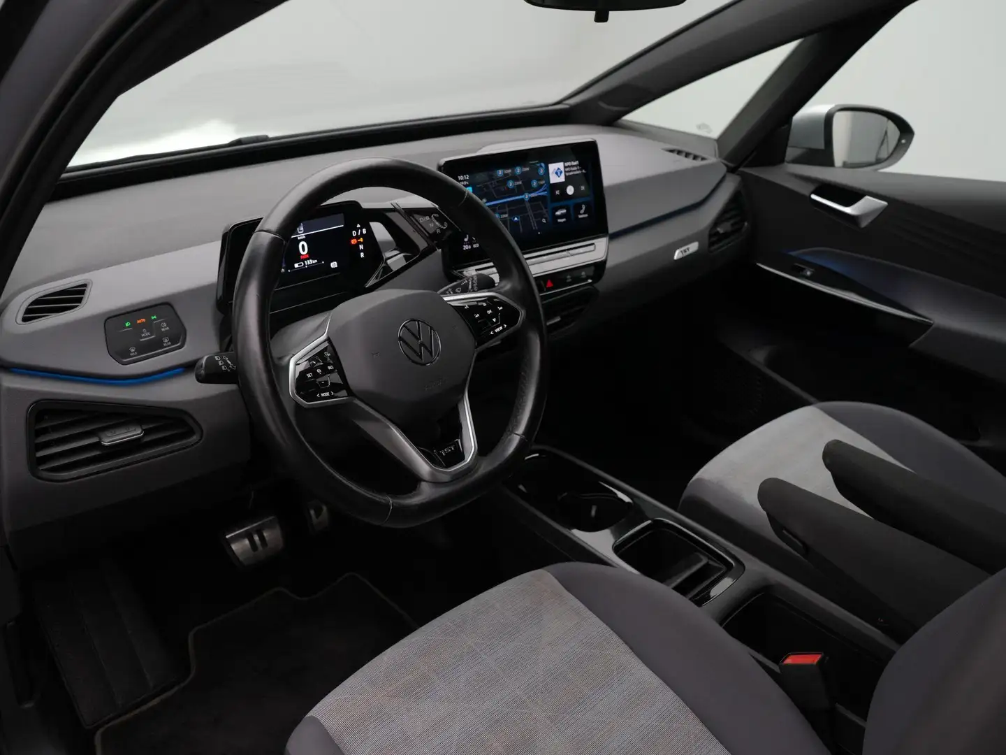 Volkswagen ID.3 First 58 kWh 204 pk | Navigatie | Stoelverwarming Grijs - 2
