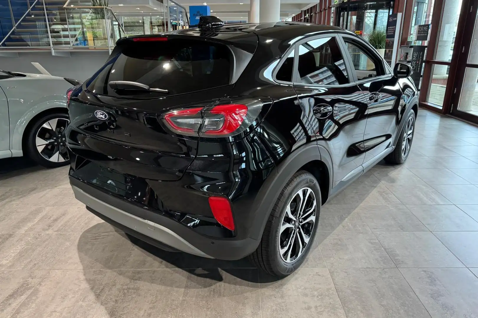 Ford Puma 1.0 EcoBoost Hybrid Titanium | Comfort Pack | Uit Noir - 2