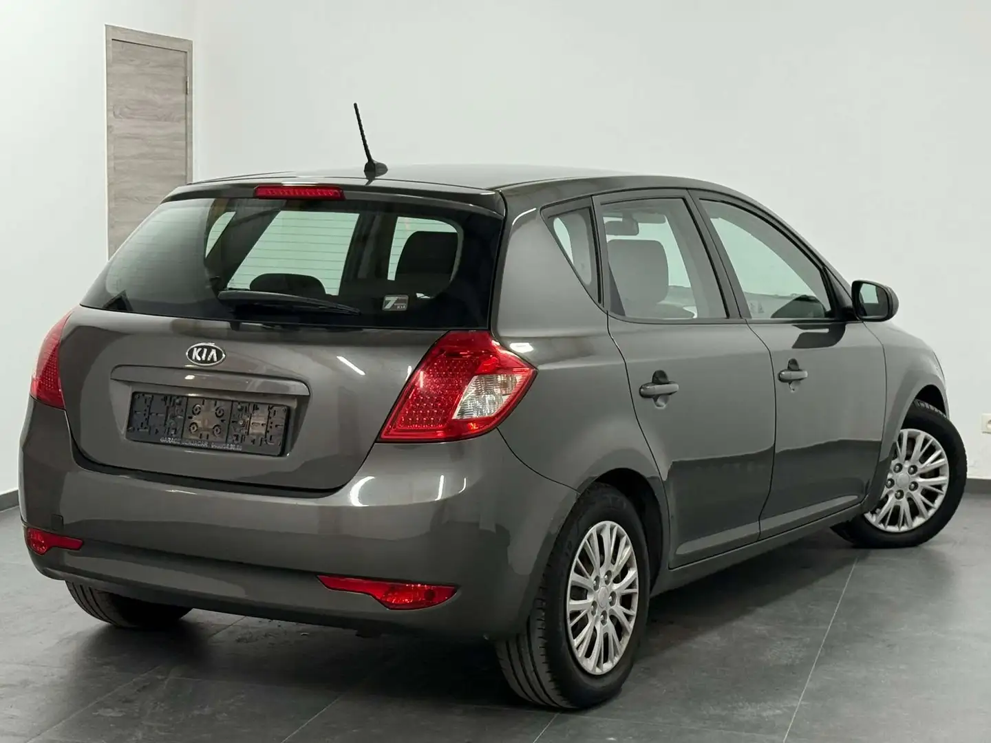 Kia Ceed / cee'd 1.6 CRDi EURO5 - 1erMAIN Gris - 2