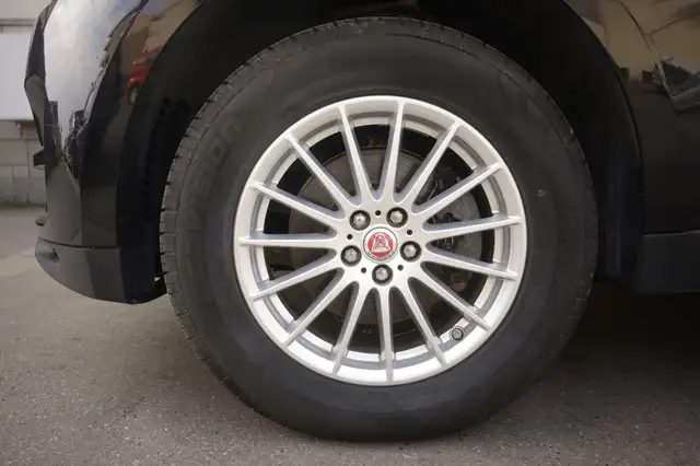 Jaguar F-Pace view 5