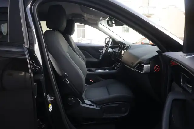 Jaguar F-Pace view 10