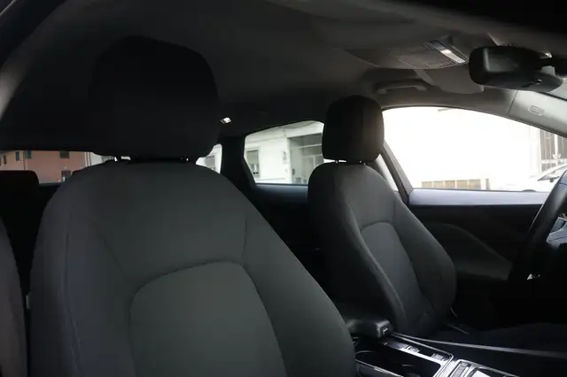 Jaguar F-Pace view 6