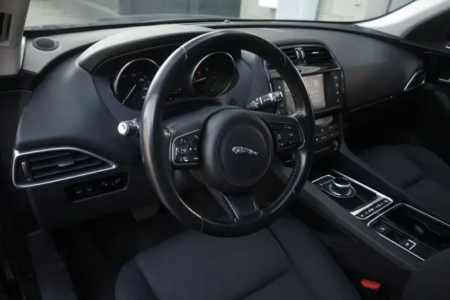 Jaguar F-Pace view 14
