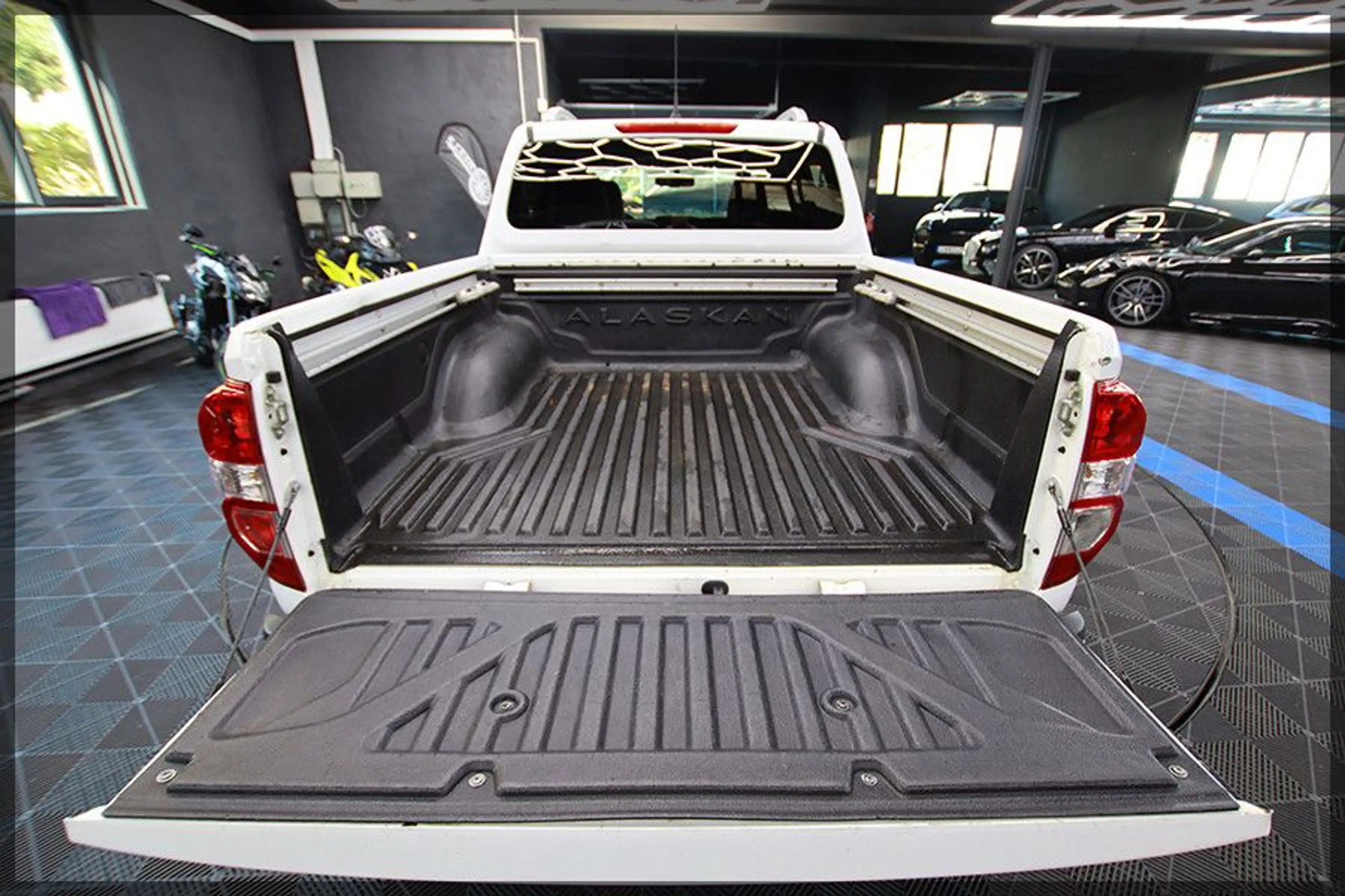 Renault Alaskan Intens Double Cab 4x4 LEDER / CAM — photo 12