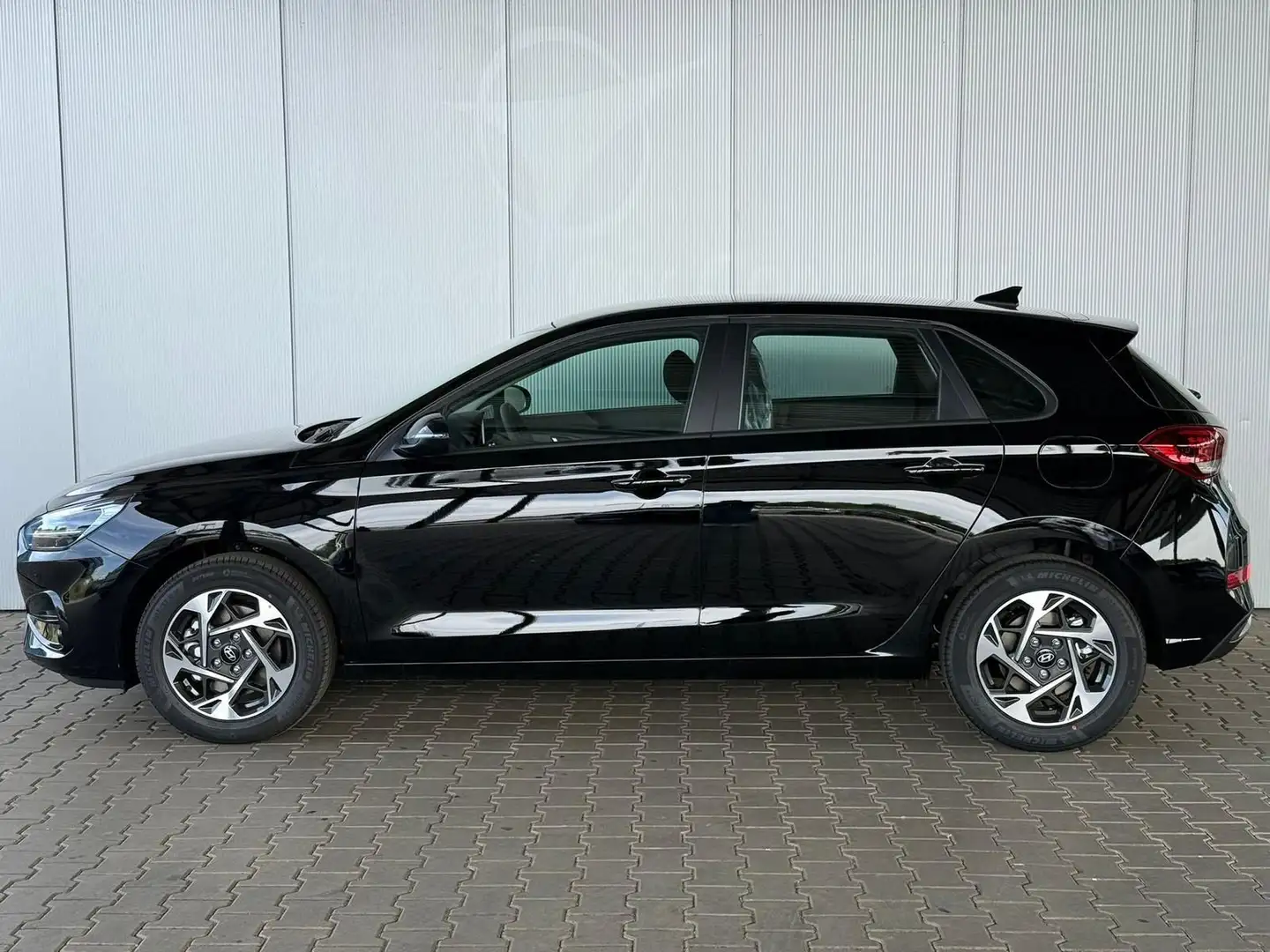 Hyundai i30 GO 1.5 DPI / Sitz + Lenkradh./ LED Navi T... Nero - 2