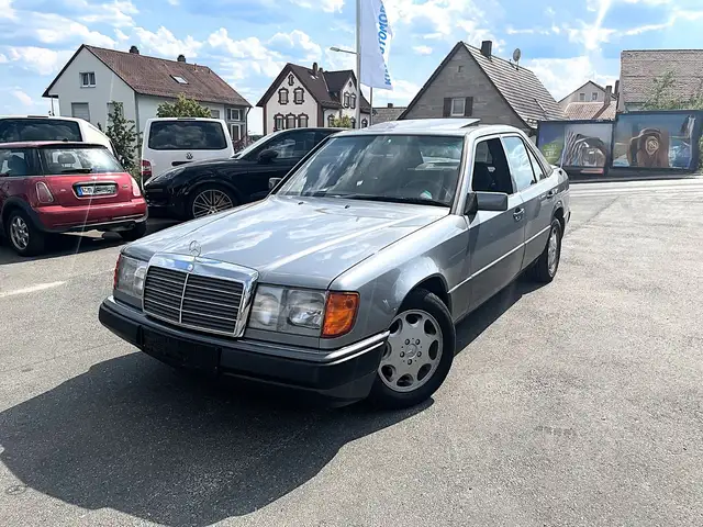 Mercedes-Benz 230 E/AUTOMATIK/SPORTLINE-SITZE/EL.FENSTER/SERVOL