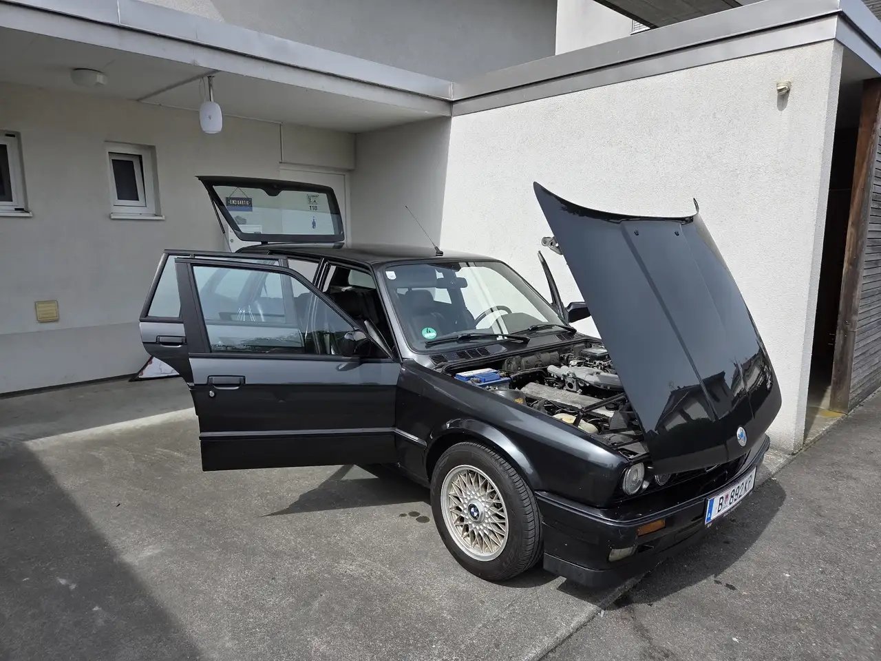BMW 320i touring, foto 2