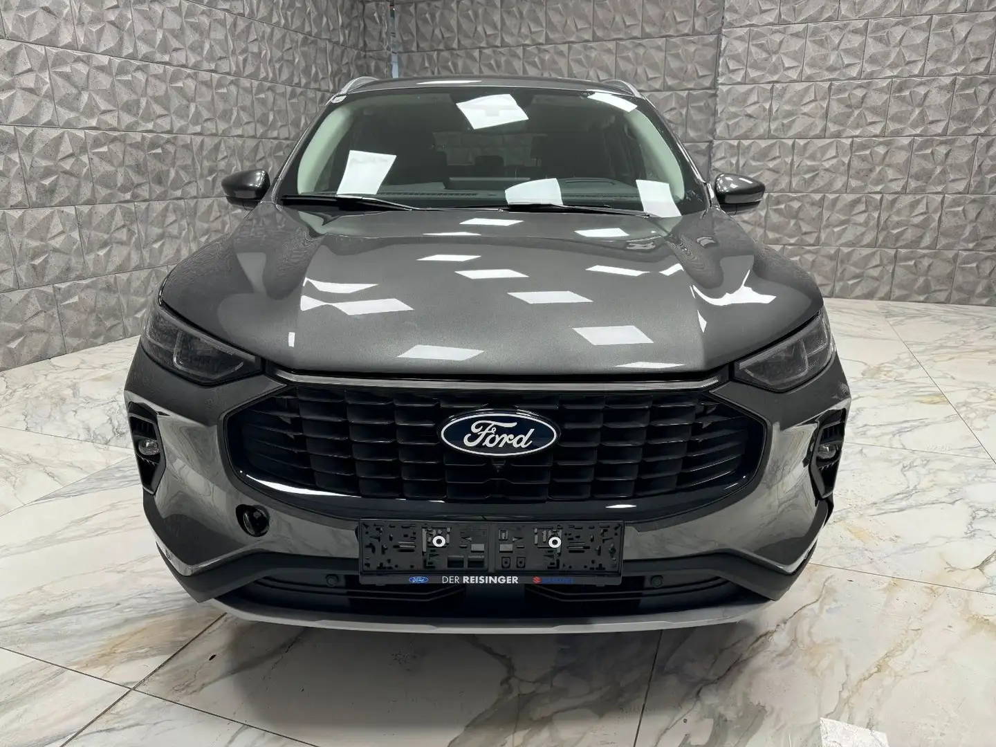 Ford Kuga 2,5 Duratec PHEV Titanium Aut. Grau - 2