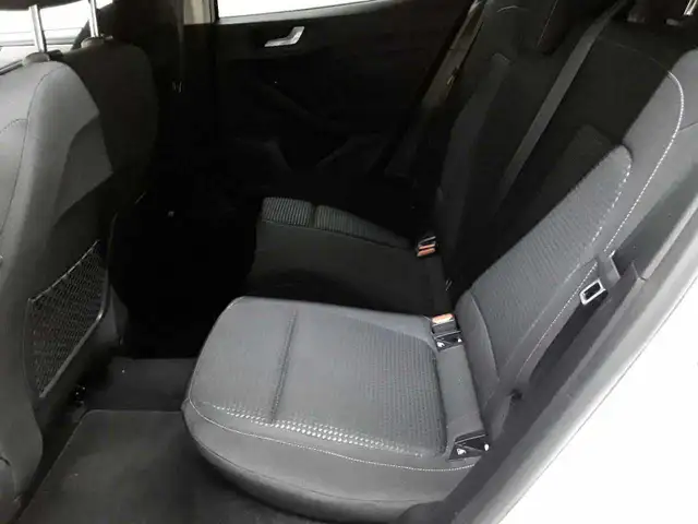Ford Focus view 13