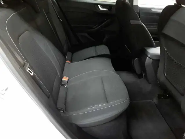 Ford Focus view 14