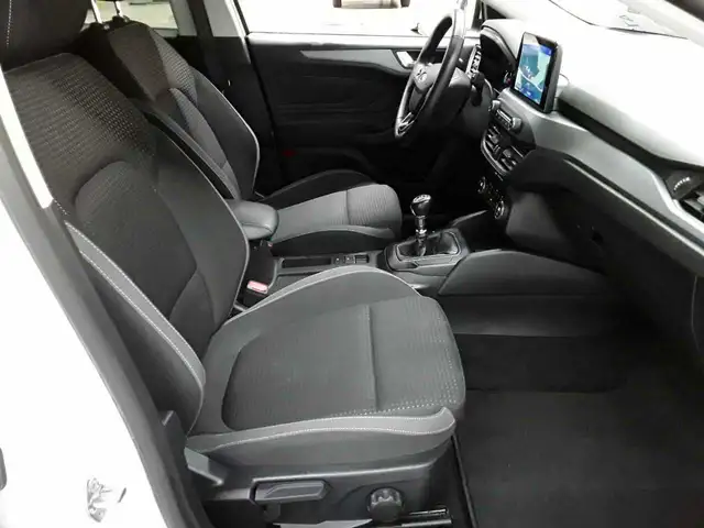 Ford Focus view 8