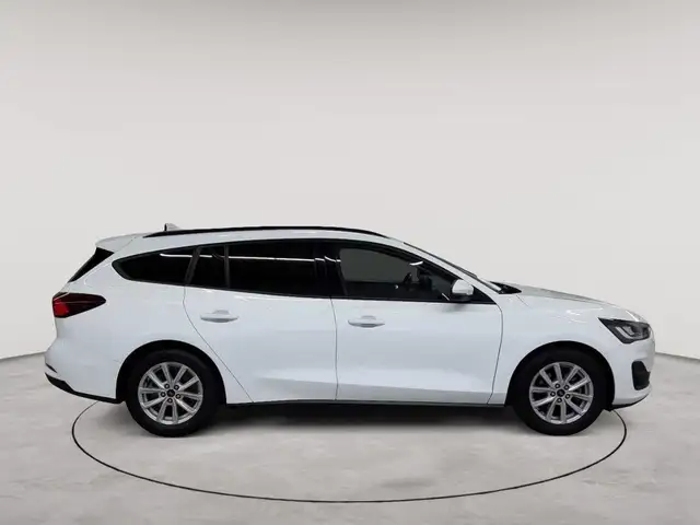 Ford Focus view 3