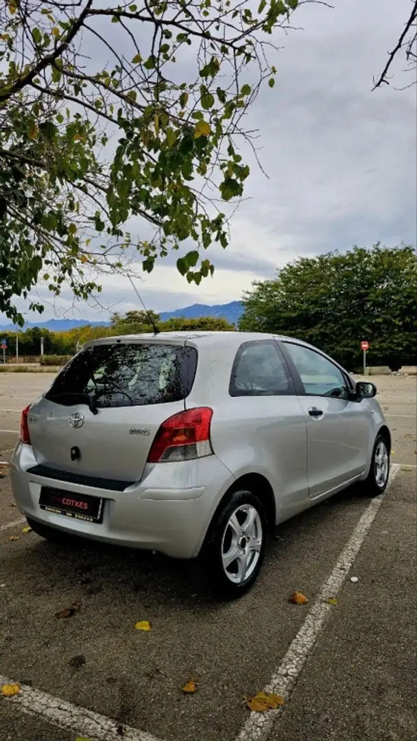 Toyota Yaris 1.0 VVT-i TS Gris - 2