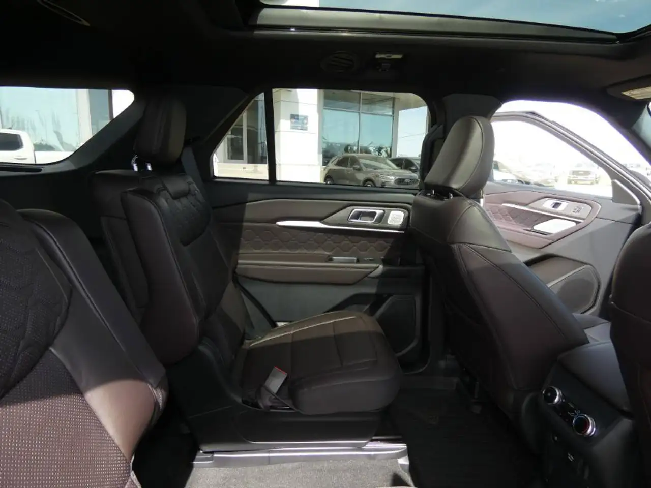 Ford Explorer photo Ford Explorer