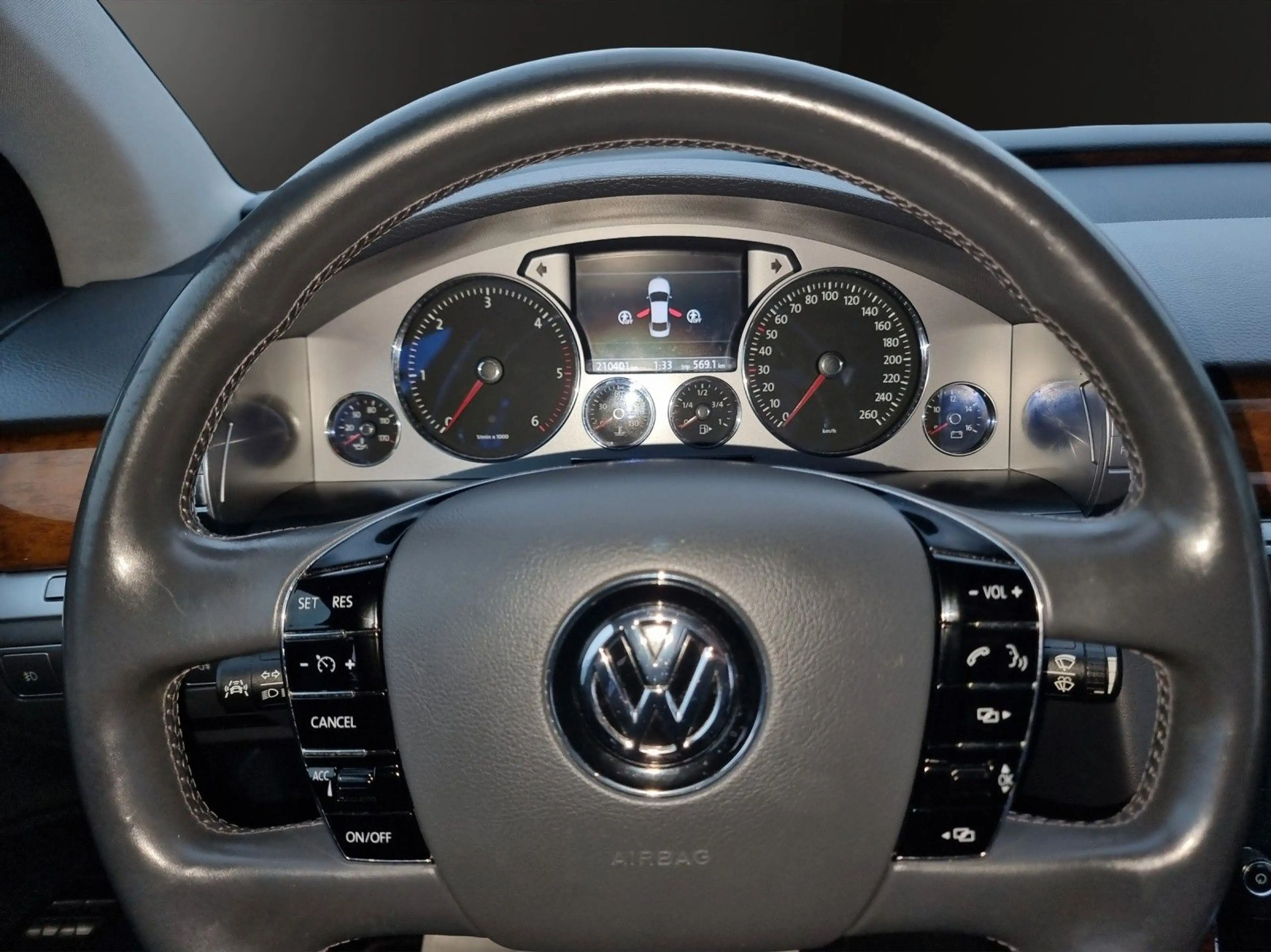 Volkswagen Phaeton 3.0 V6 TDI 4MOTION Tiptronic+AHK — photo 13