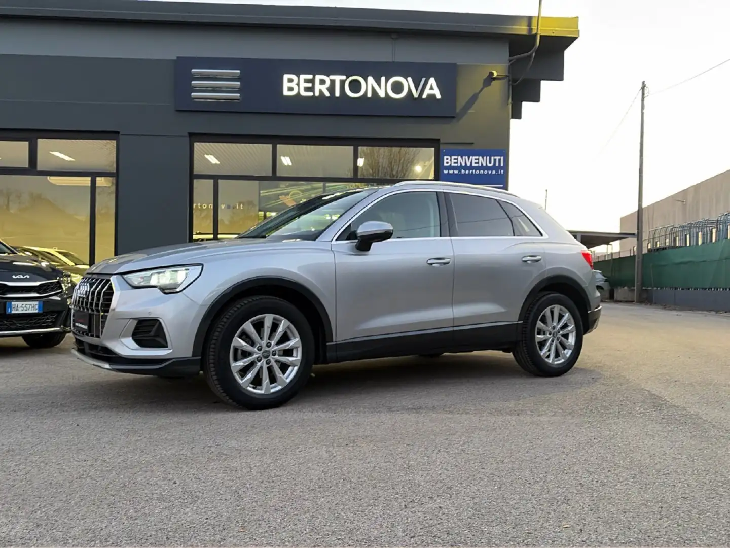 Audi Q3 35 TFSI S tronic Business Advanced Grau - 1