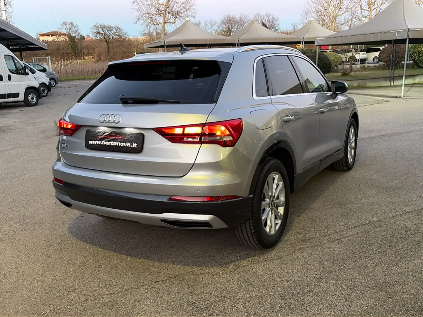 Audi Q3 35 TFSI S tronic Business Advanced Grau - 2