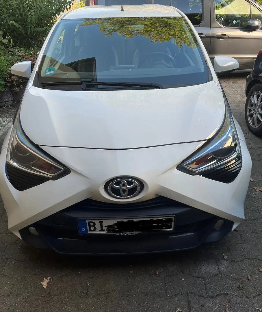 Toyota Aygo Aygo 5-Türer x-play club Weiß - 1