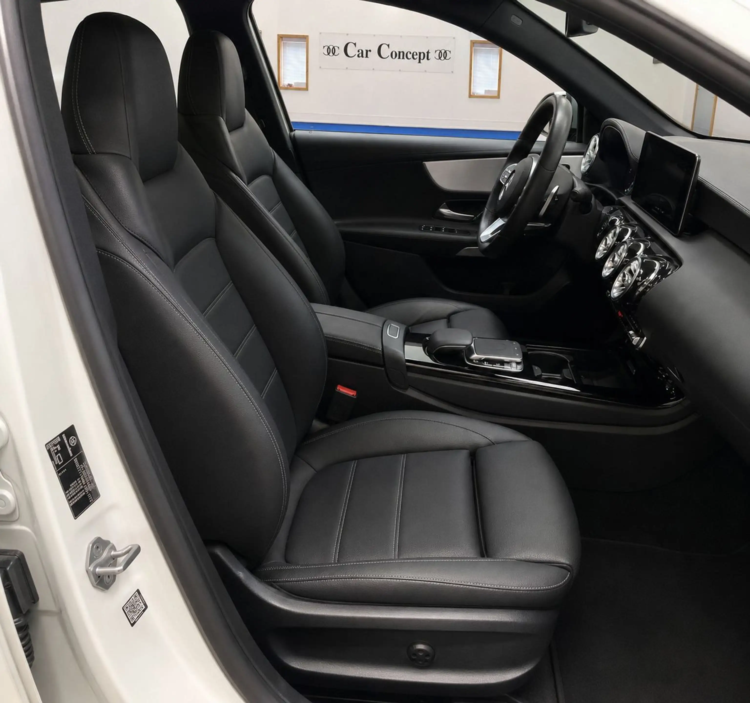 Mercedes-Benz A 250 DCT AMG Line Pano Sitzklima 360° Voll — photo 6