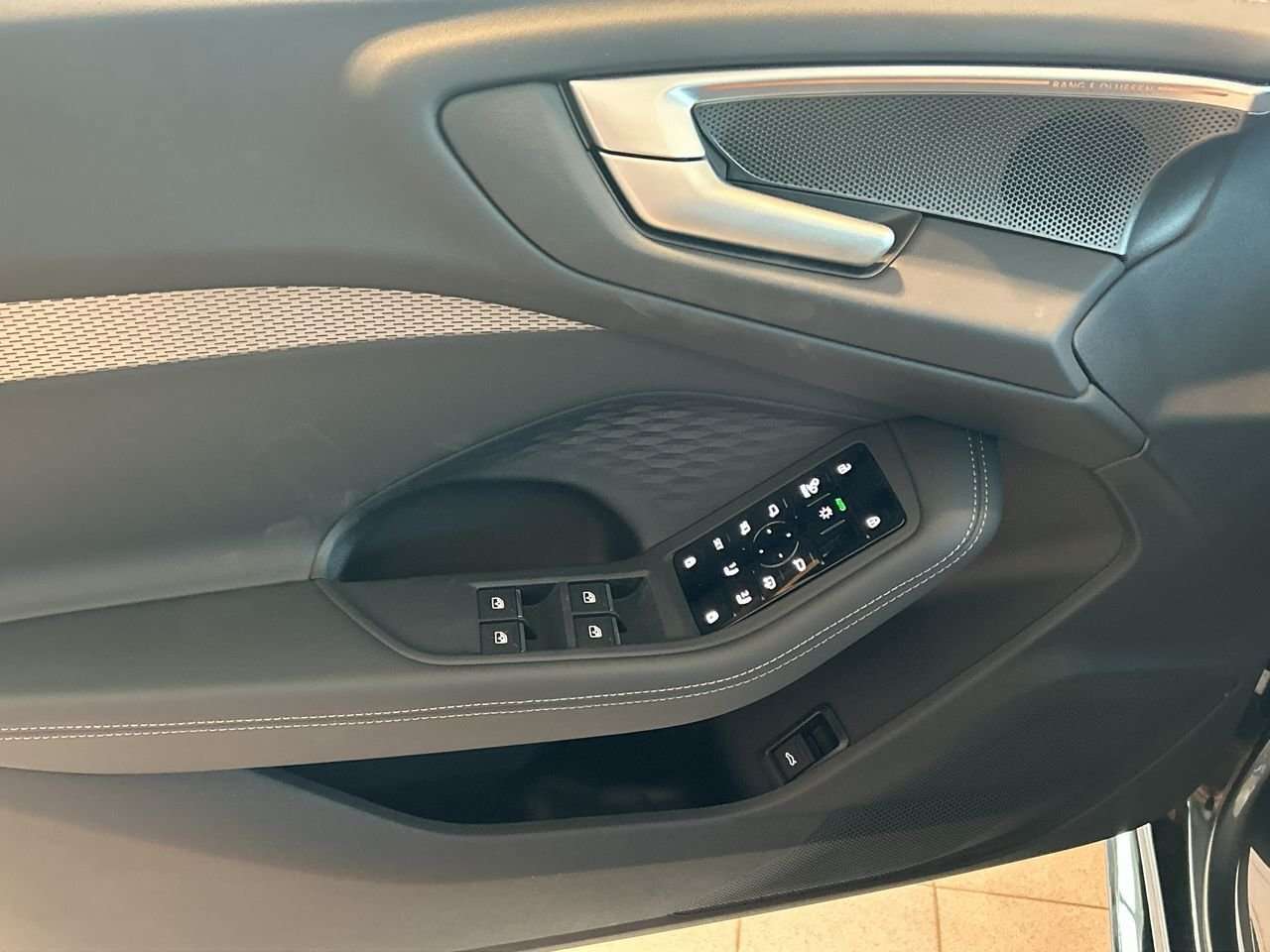 2026 Audi A5 TFSI Technik | Passenger display | Acoustic glass thumb 21