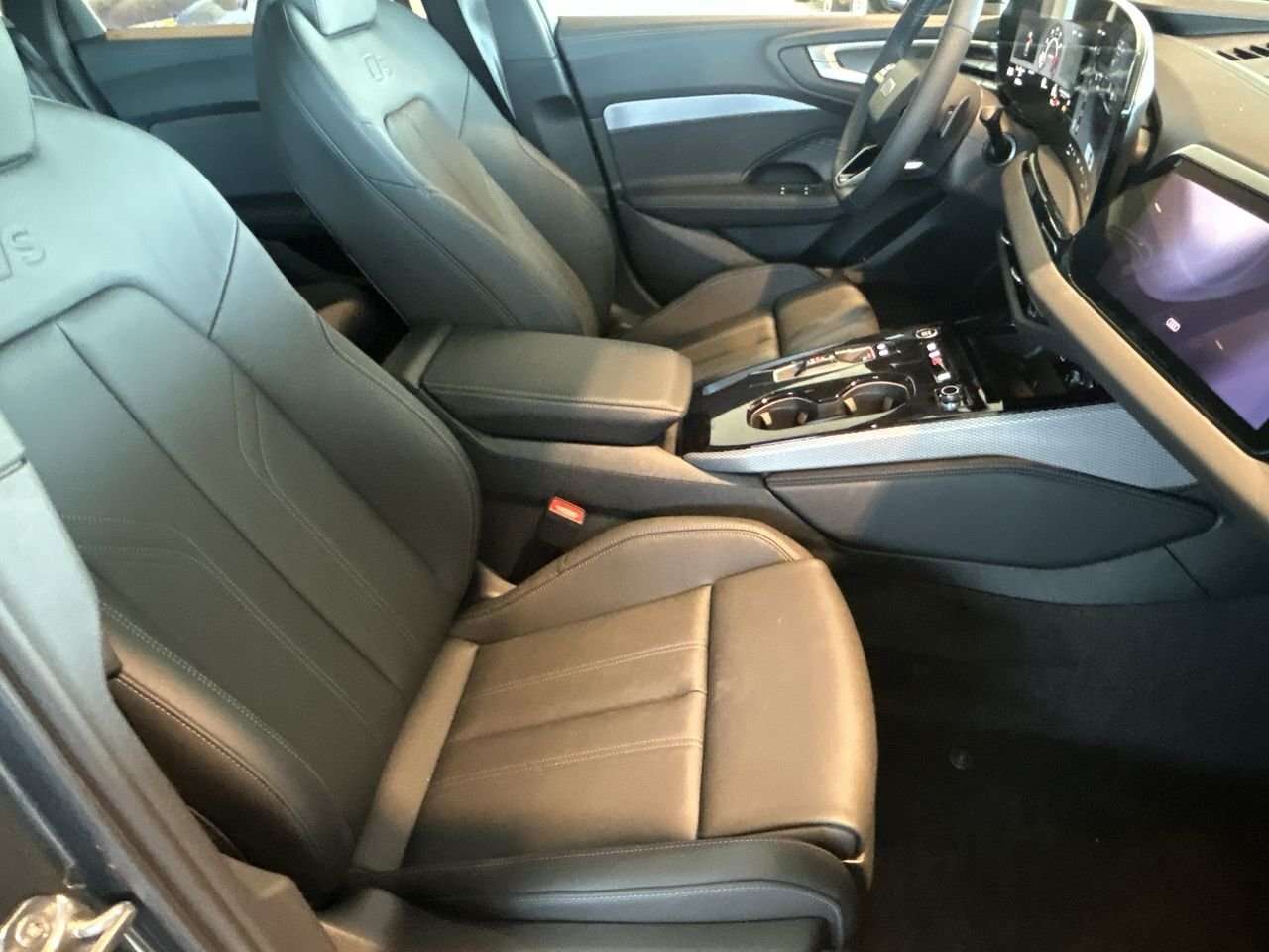 2026 Audi A5 TFSI Technik | Passenger display | Acoustic glass thumb 32
