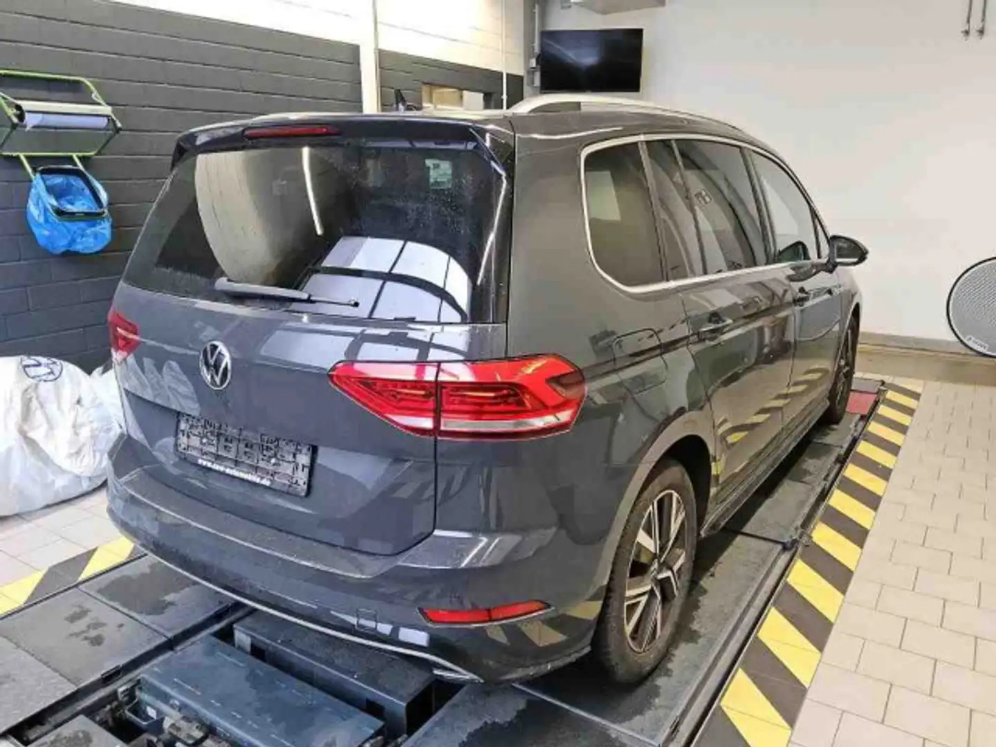 Volkswagen Touran R-Line 1.5TSI DSG LED Stdhzg Pano AHK 7-S Grau - 2