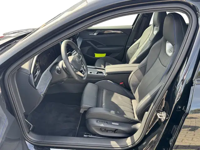 Volkswagen Passat view 4