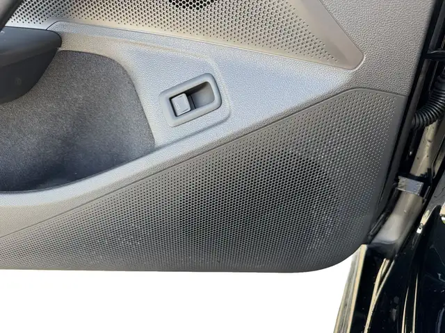 Volkswagen Passat view 11
