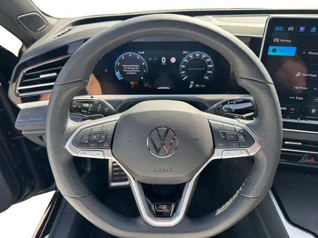 Volkswagen Passat view 13