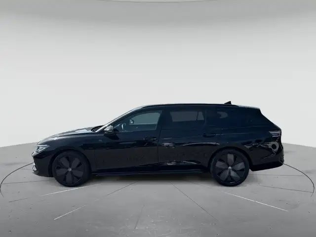Volkswagen Passat view 6