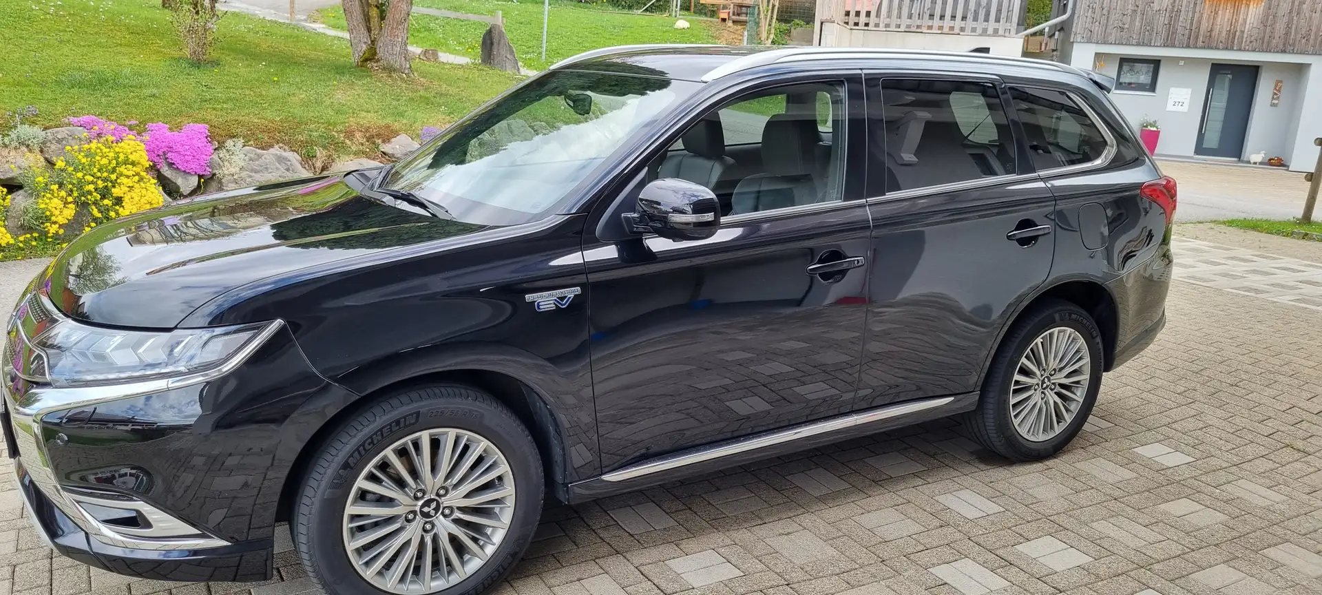 Mitsubishi Outlander Outlander 2,4 PHEV Plus Spirit Diamant Paket 220V Schwarz - 1