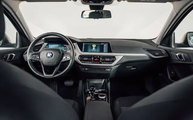 BMW 1 Series view 13