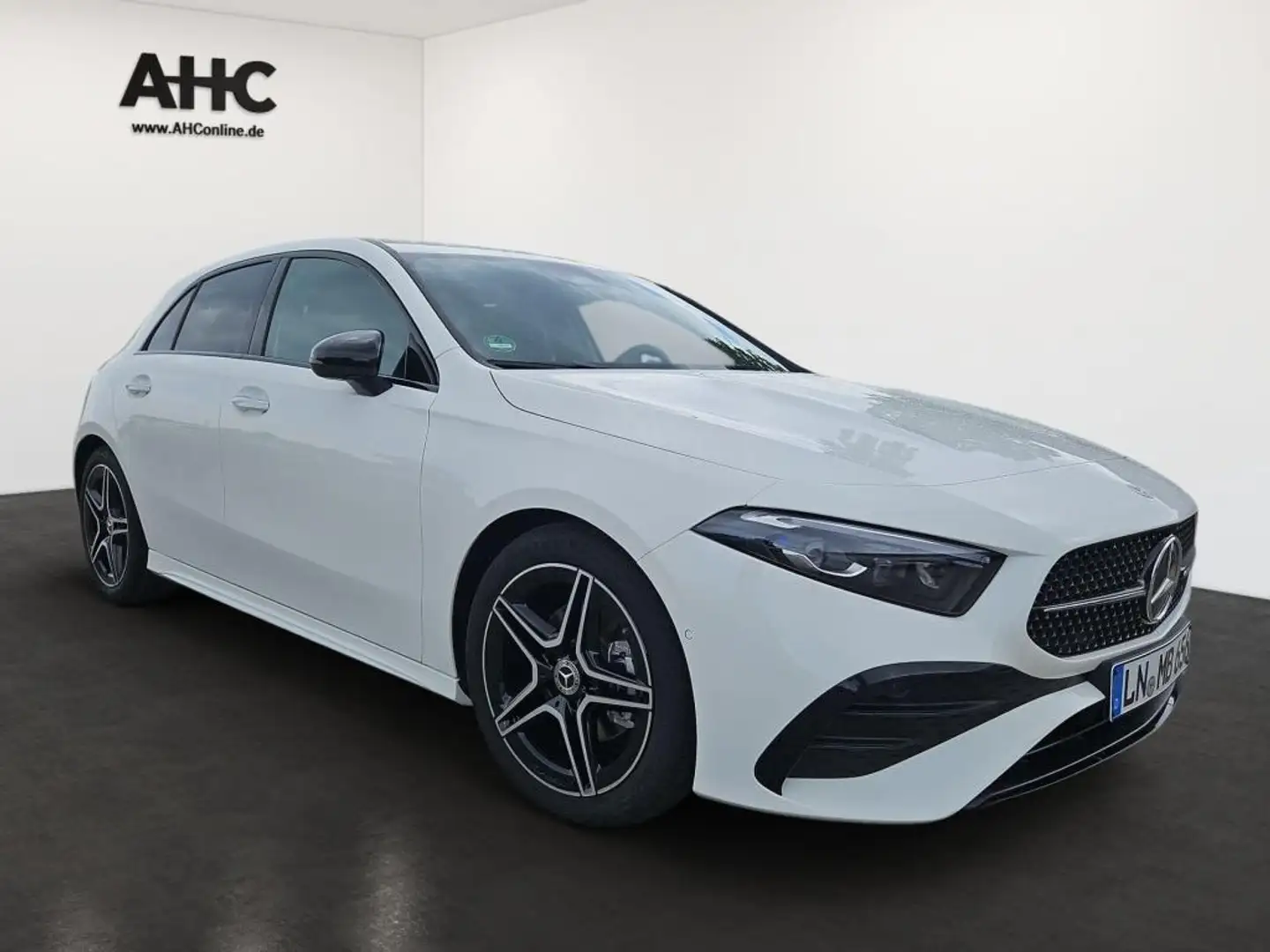Mercedes-Benz A 200 +AMG+NIGHT+AHK+DIGITAL+SOUND+WINTER-PAKET+ Weiß - 2