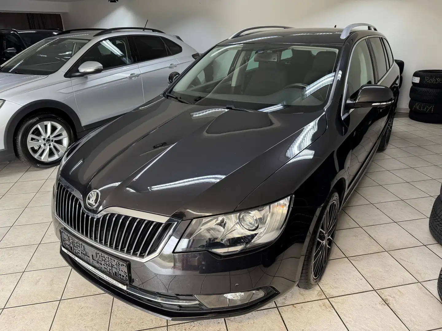 Skoda Superb 2.0 TDI (140PS) SCHIEBEDACH/ALU/NAVI 2.0 TDI 10... Schwarz - 2