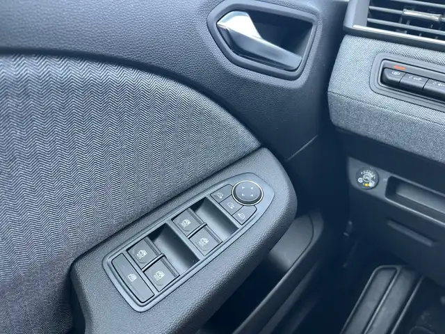 Renault Clio view 13