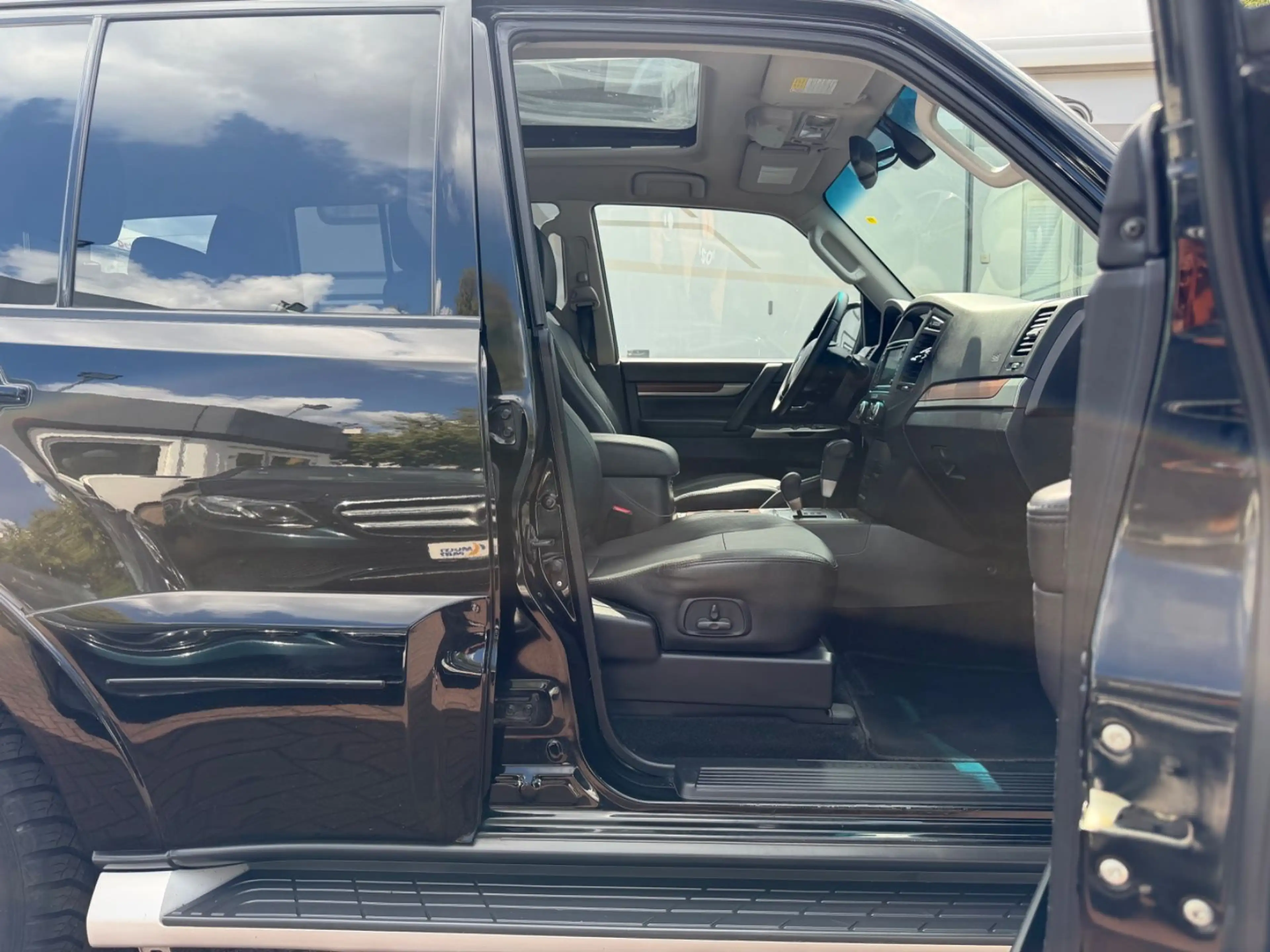 Mitsubishi Pajero 3,2 DI-D 4WD Instyle VOLL 7SITZE XEN PANO — photo 12