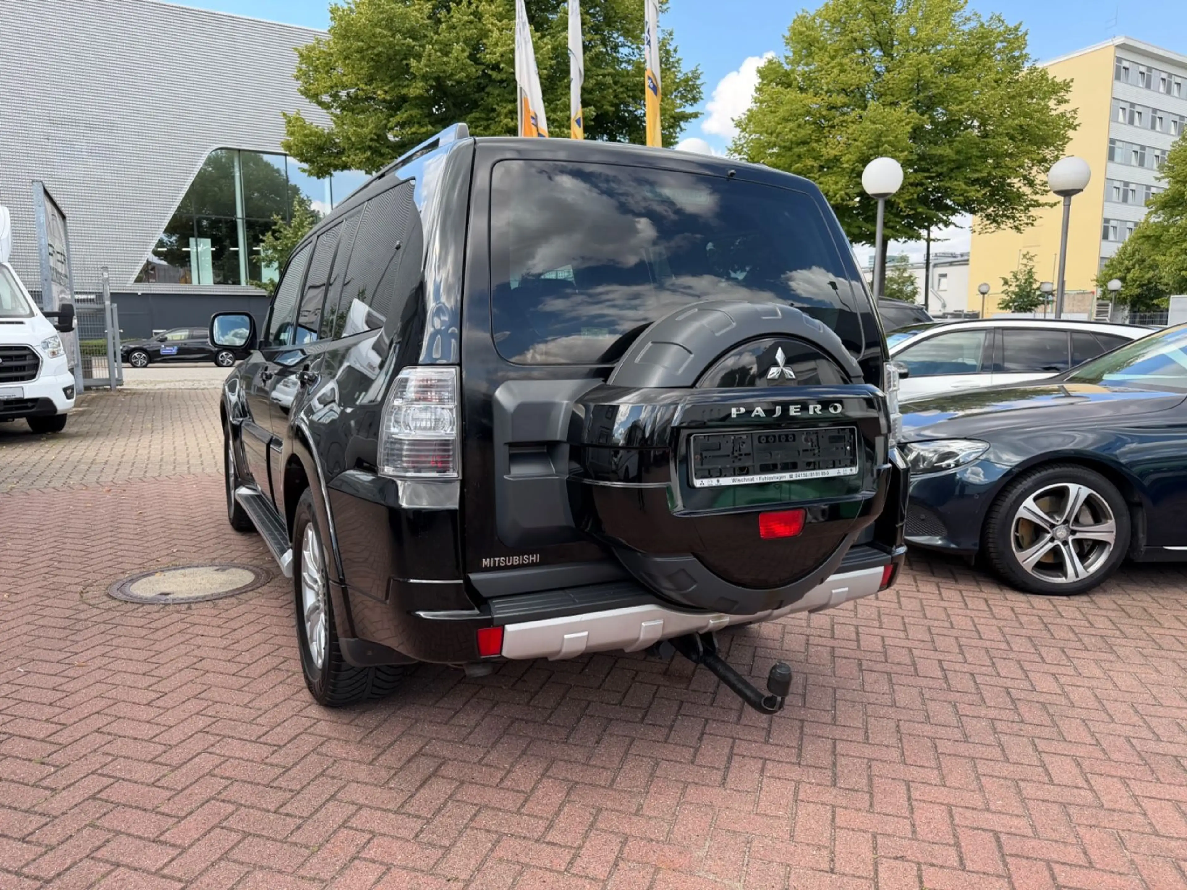 Mitsubishi Pajero 3,2 DI-D 4WD Instyle VOLL 7SITZE XEN PANO — photo 6