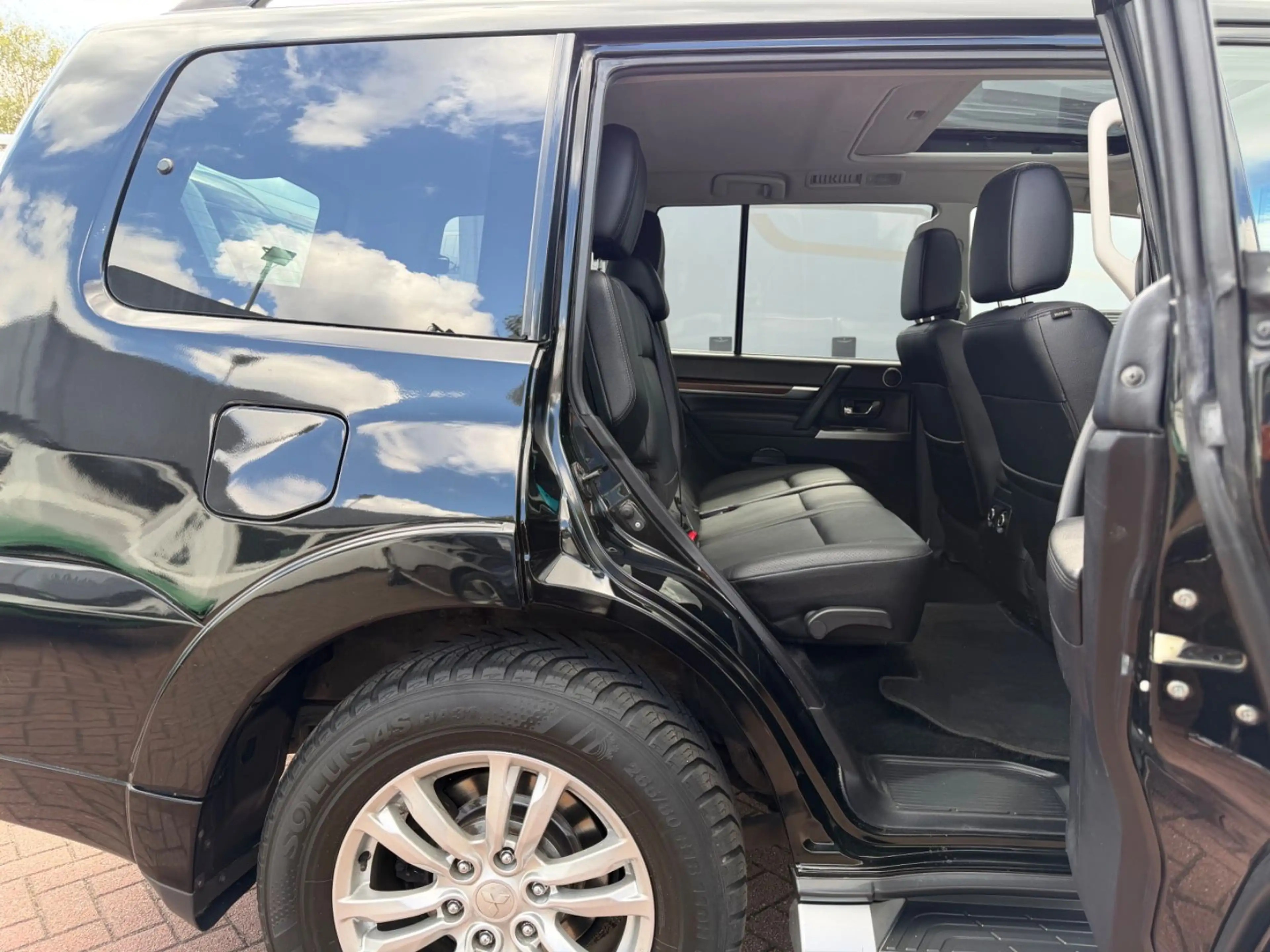 Mitsubishi Pajero 3,2 DI-D 4WD Instyle VOLL 7SITZE XEN PANO — photo 9