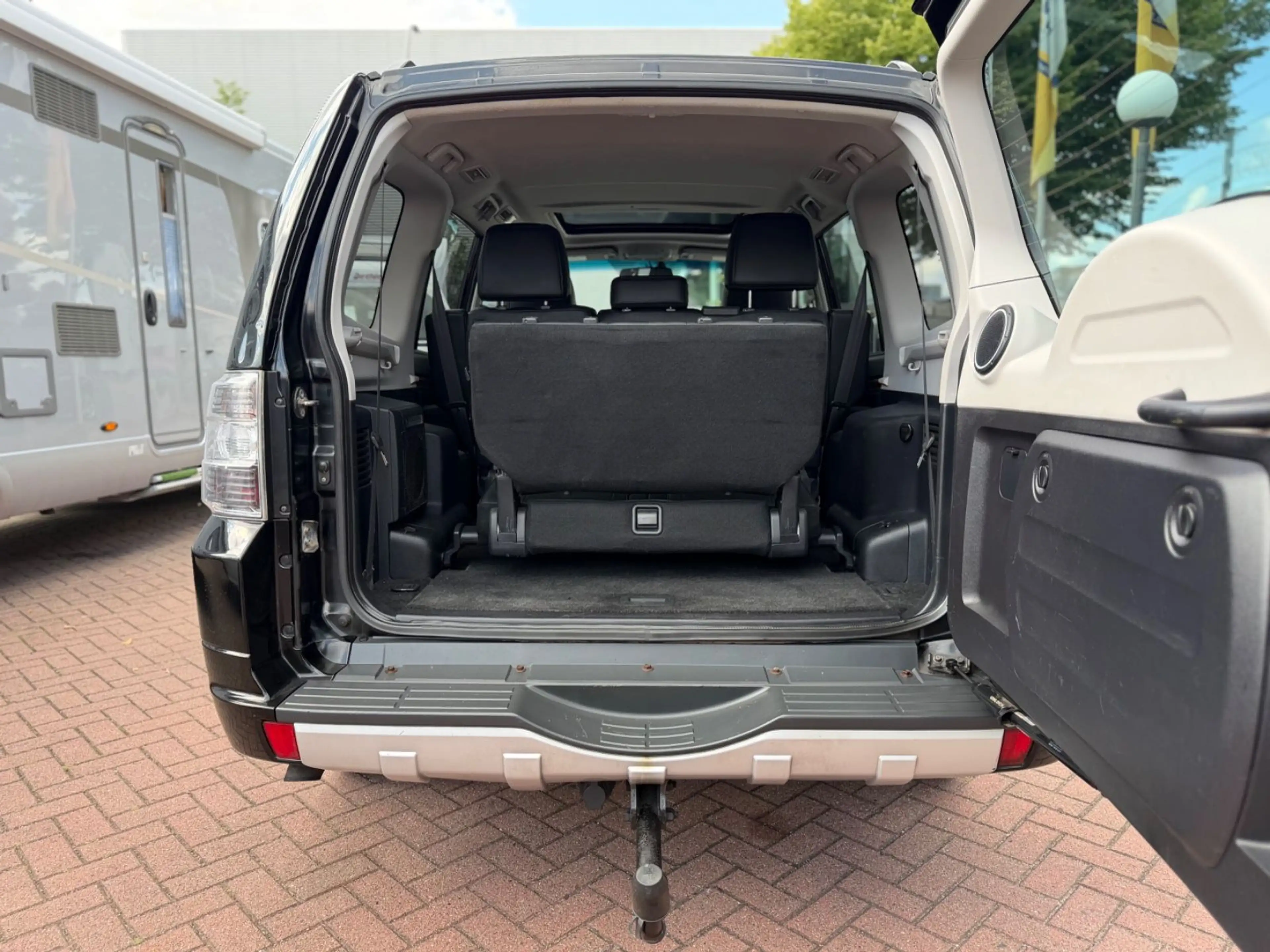 Mitsubishi Pajero 3,2 DI-D 4WD Instyle VOLL 7SITZE XEN PANO — photo 8