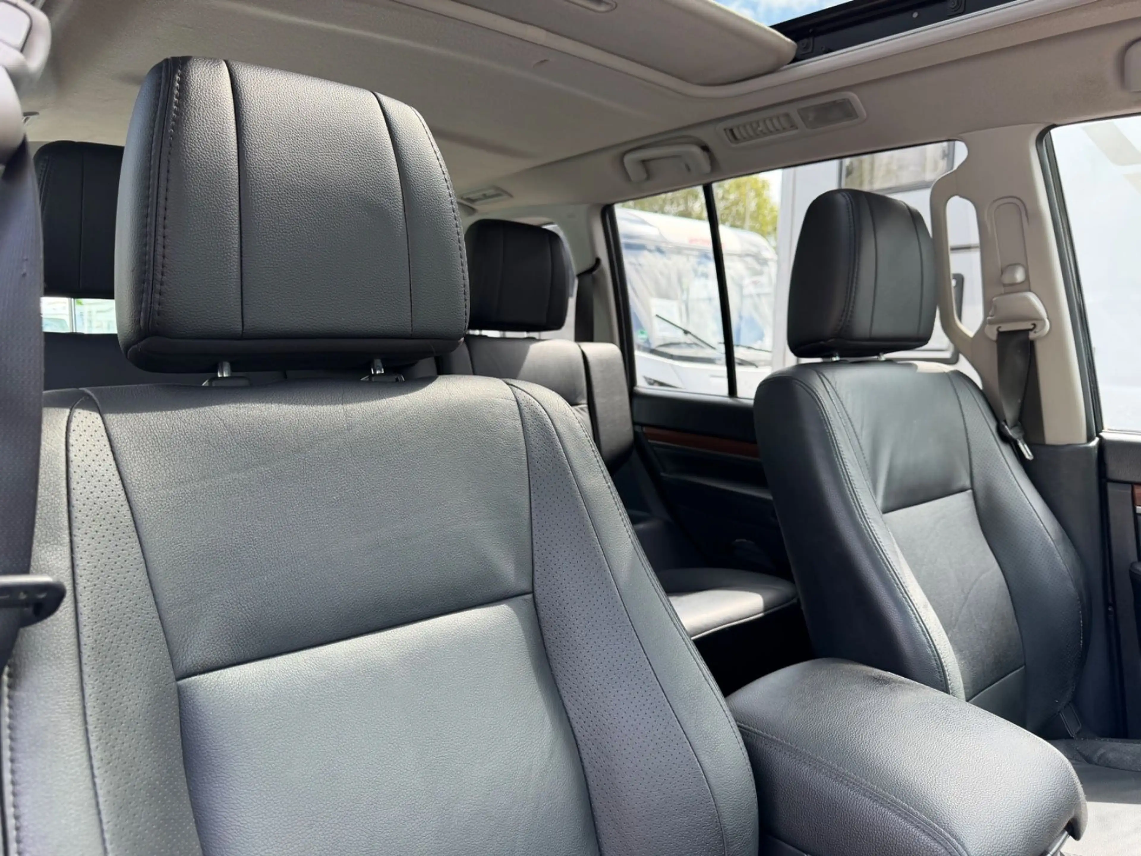 Mitsubishi Pajero 3,2 DI-D 4WD Instyle VOLL 7SITZE XEN PANO — photo 13